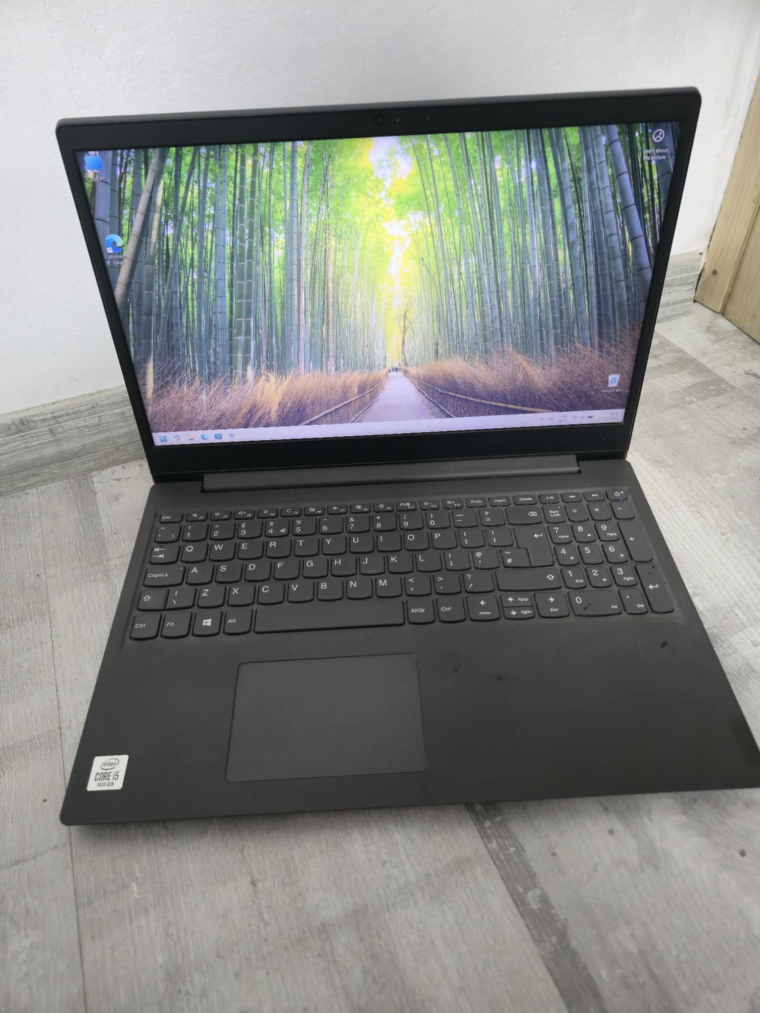 Lenovo V15