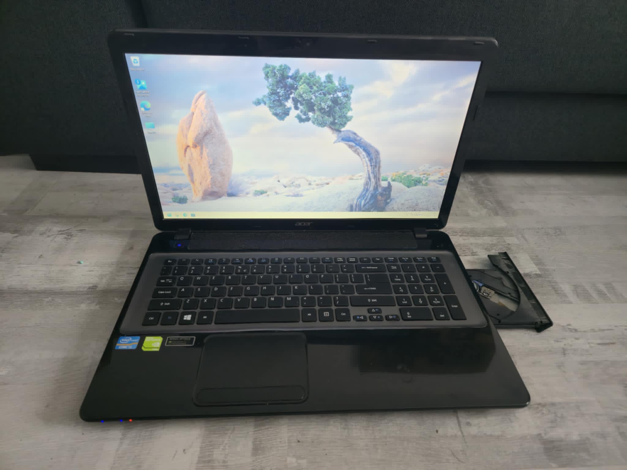 Acer Travelmate P273-MG